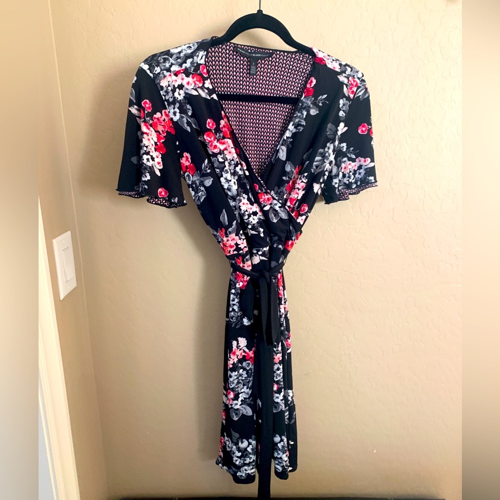 Black House White Market Black/Pink floral wrap dress with tie. Size S. EUC